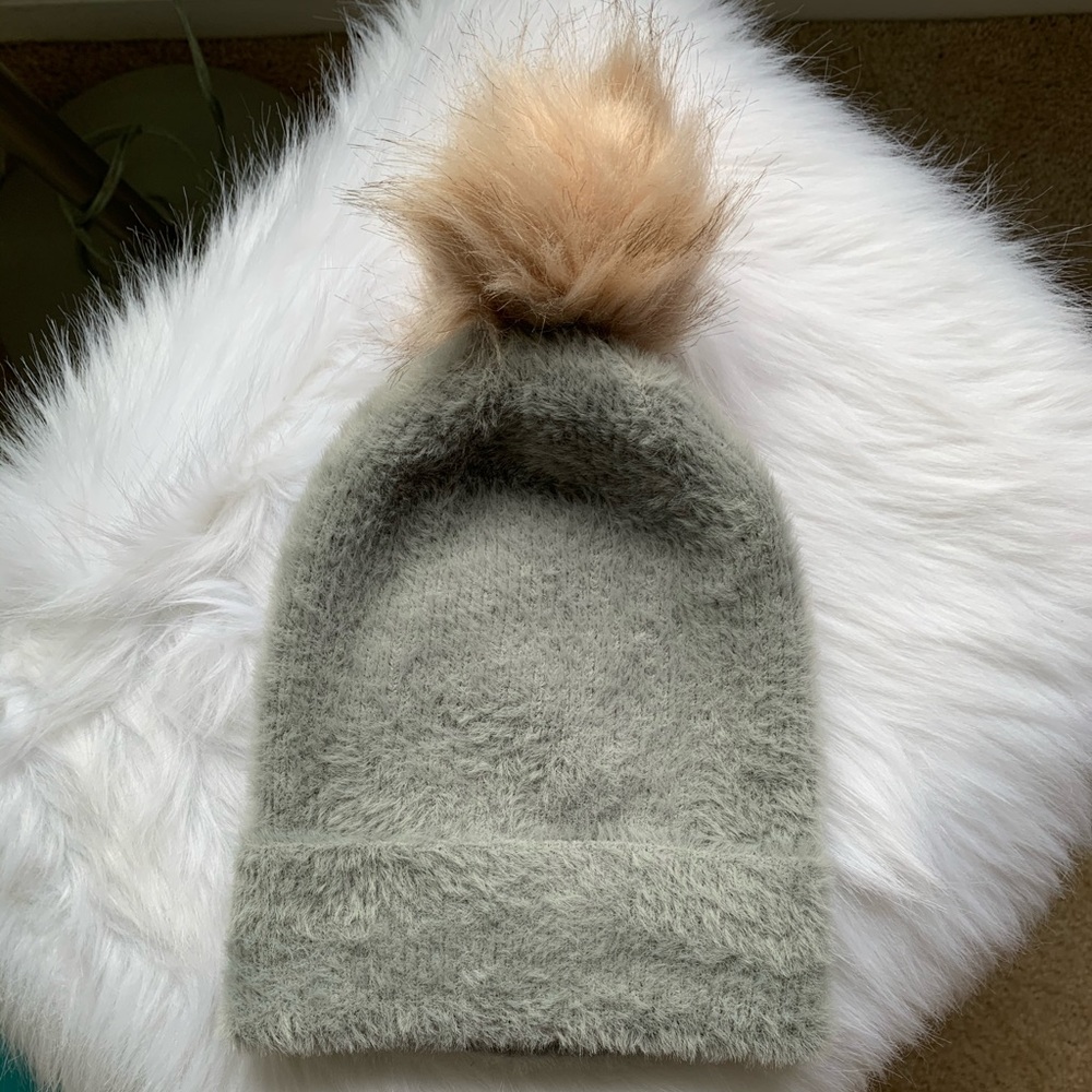 NEW Grey Winter Hat from ICING by Claire’s! Tags on
